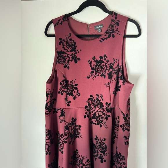 Torrid Sleeveless Burgundy Floral Dress - Picture 2 of 6